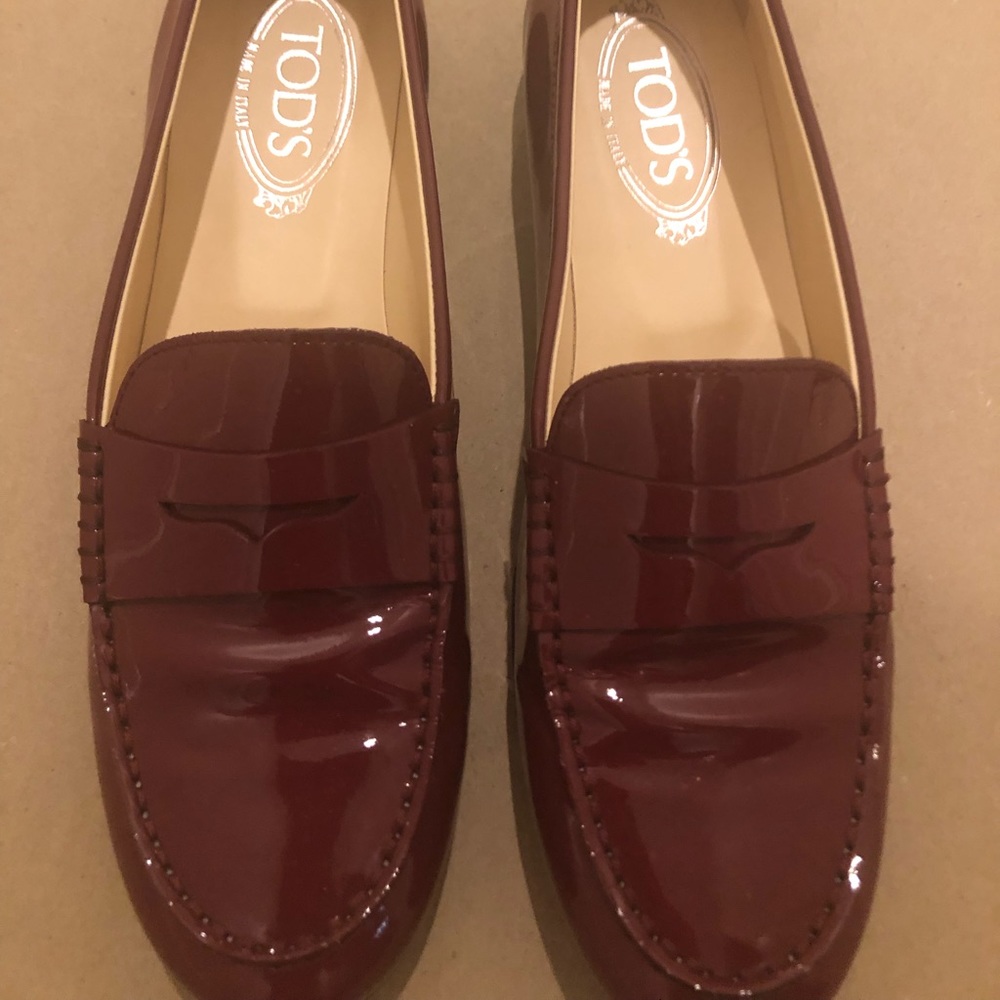 Tods cranberry colored patent loafers women’s